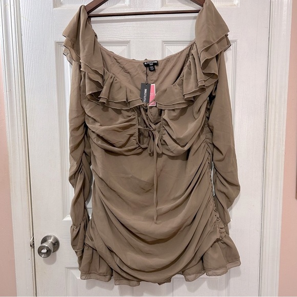 Pretty Little Thing Plus Mocha Bardot Ruffle Detail Shift Dress Size 16 - Picture 8 of 9